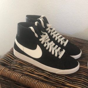 Never worn size 9 Nike sneakers